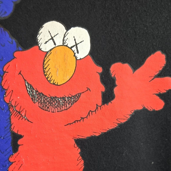 KAWS Uniqio Sesame Street Elmo & Cookie Monster Graphic Tee - Picture 4 of 8